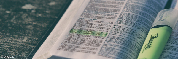 Bibel mit Textmarker