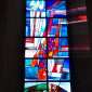 Das rechte Fenster zeigt die Sendung des Heiligen Geistes.