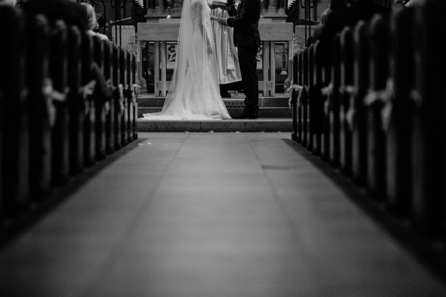 Hochzeitspaar in Kirche